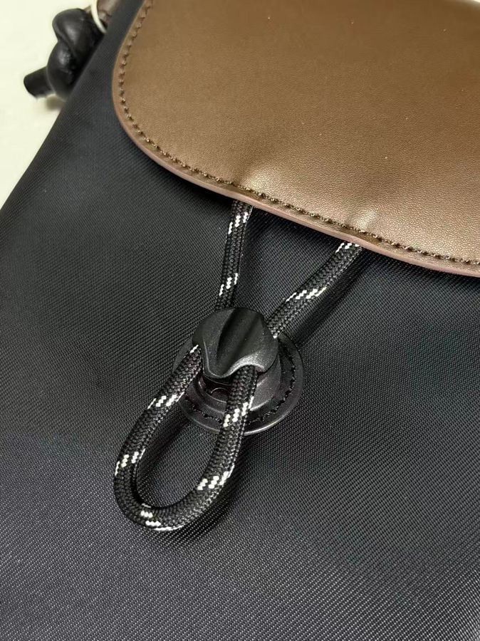 黑色 Layrich LR524 隨行pouch德國專利磁扣結構細節圖