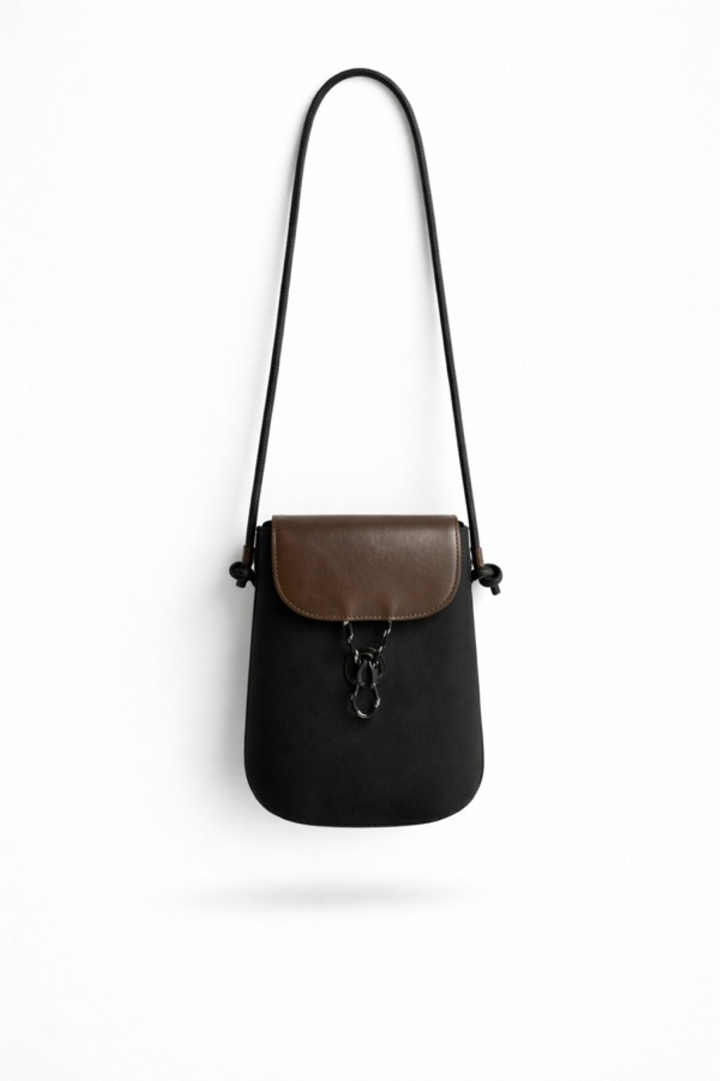 黑色 Layrich LR524 隨行pouch正面展示，日系極簡設計的輕量通勤隨行pouch