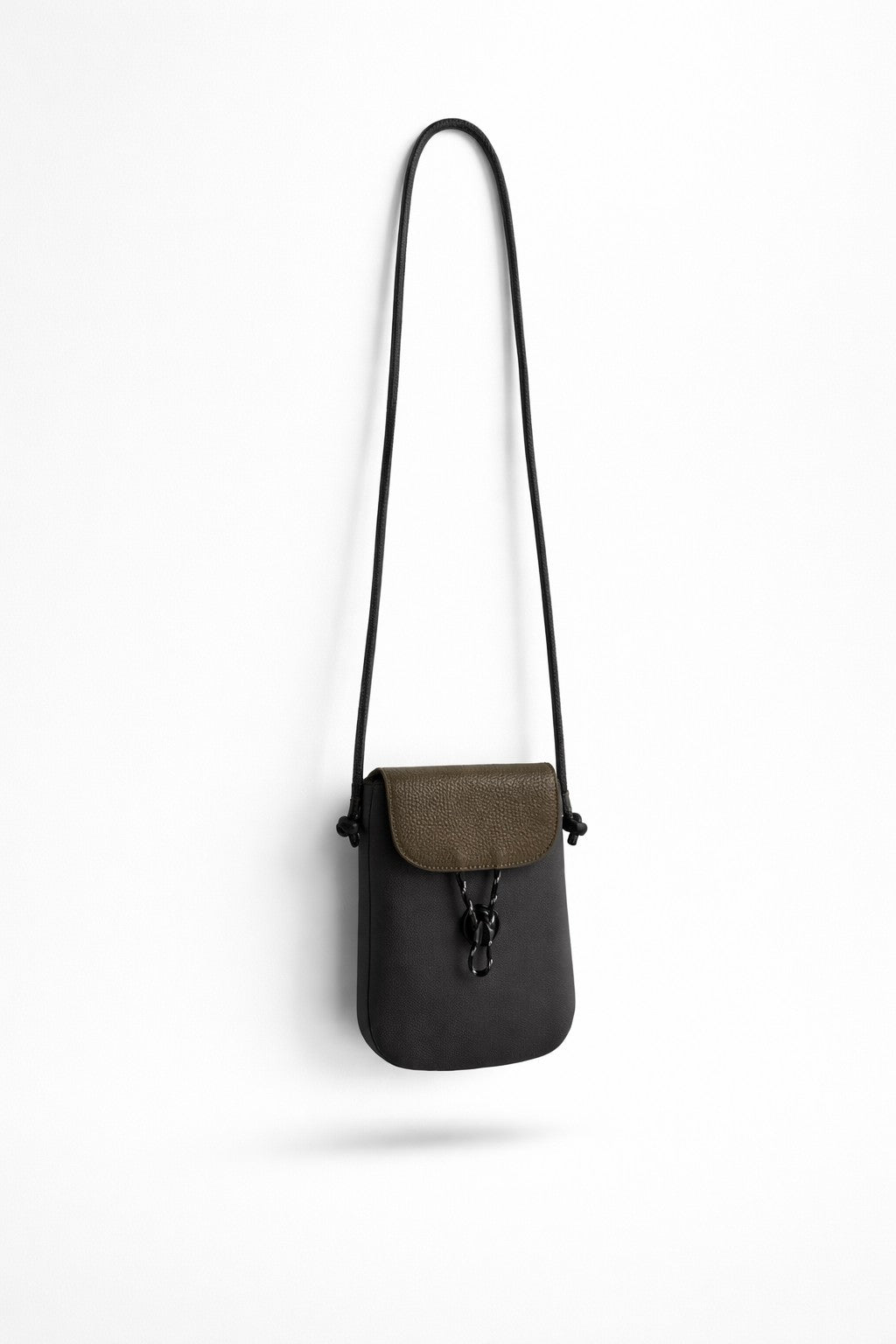灰色 Layrich LR525 隨行pouch正面展示，日系極簡設計的輕量通勤隨行pouch