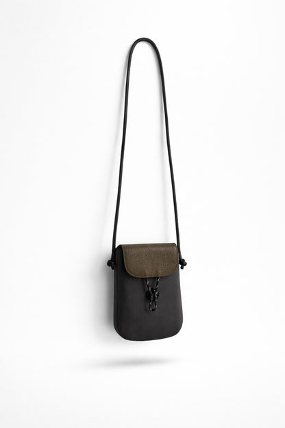灰色 Layrich LR525 隨行pouch正面展示，日系極簡設計的輕量通勤隨行pouch